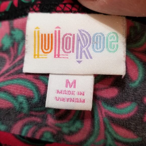 LuLaRoe Pullover Red Black Green Top Short Sleeves Round Neck Hi-Low Hem Size M - Picture 6 of 6